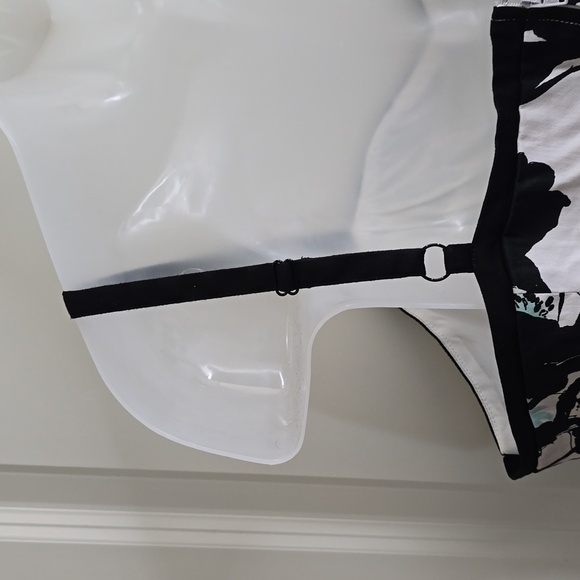 Torrid dress top‎ with blue flowers sz 3X - Picture 7 of 13